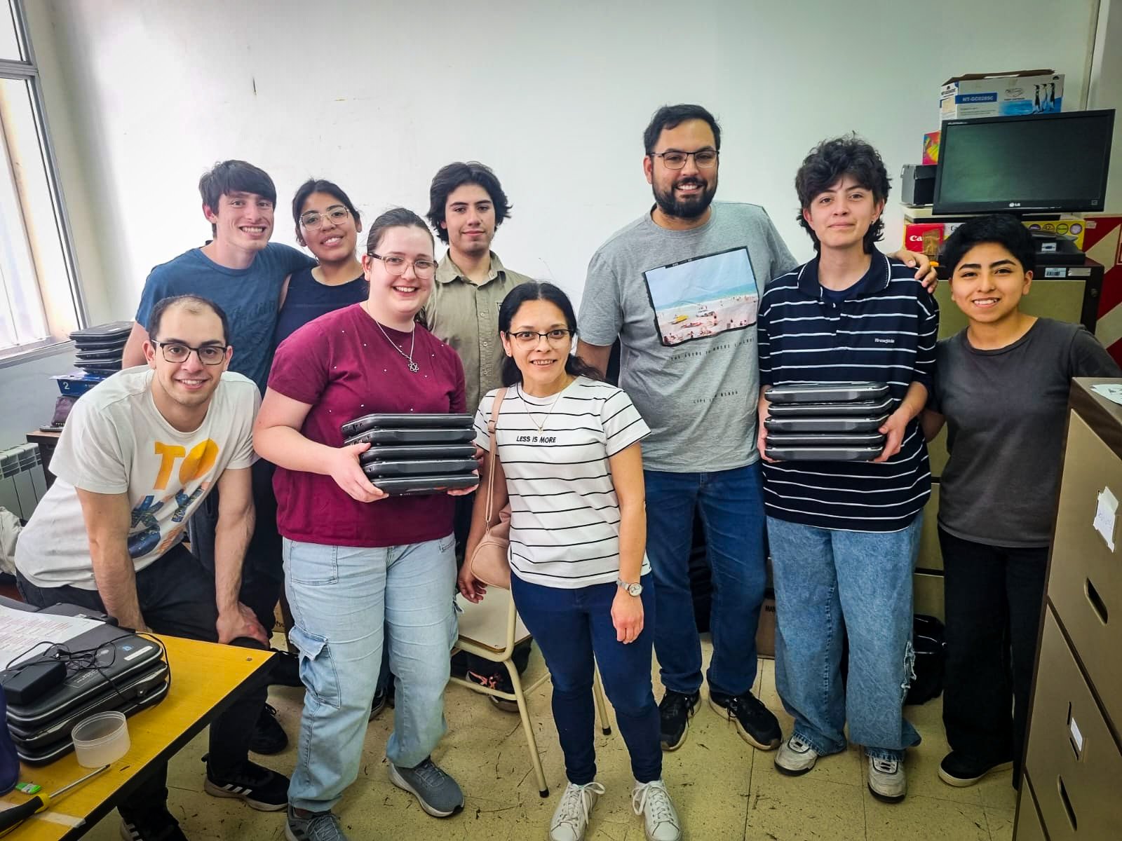 Entrega de notebooks Pensar Pilar (1)